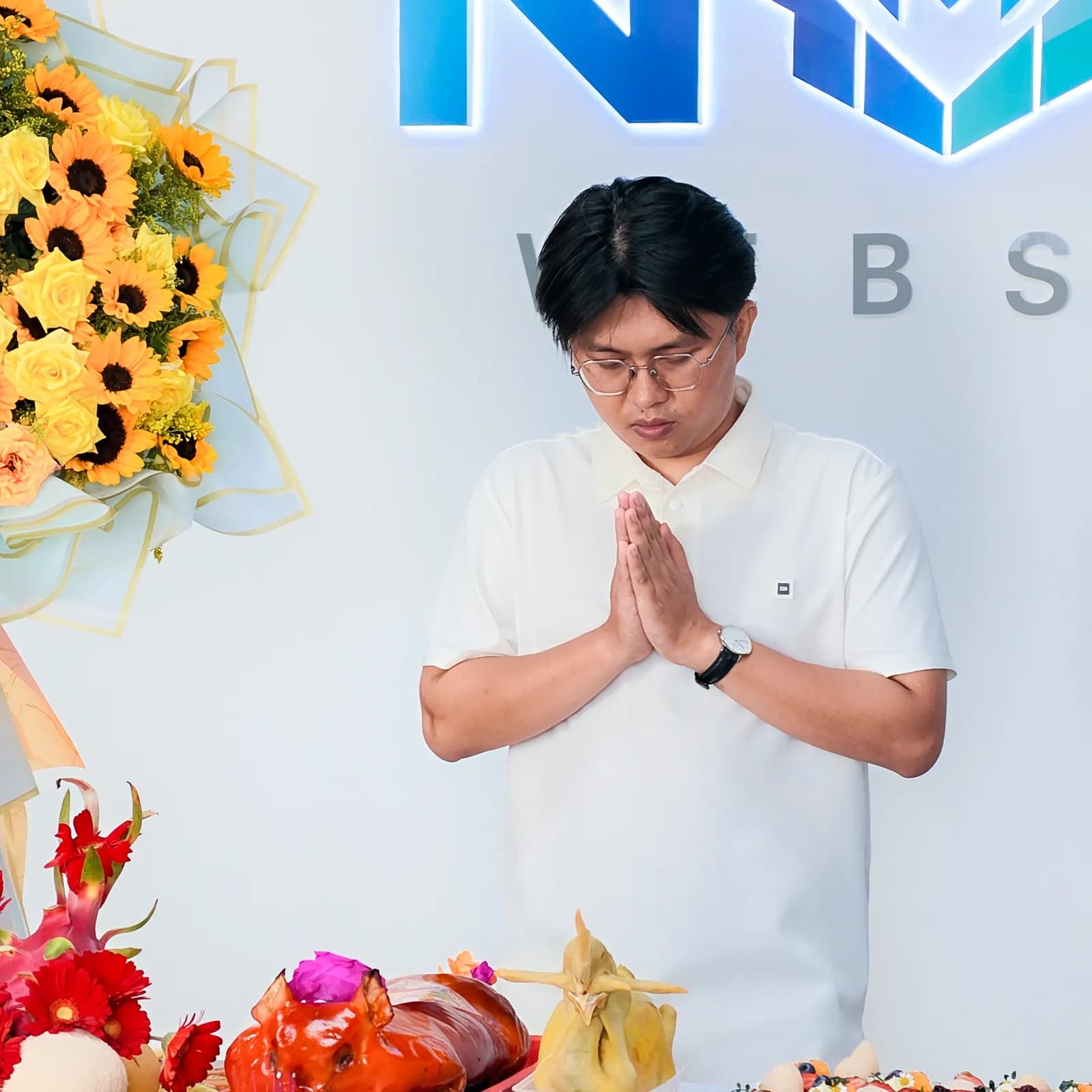 Dâng hương khai trương văn phòng mới NAVI Website