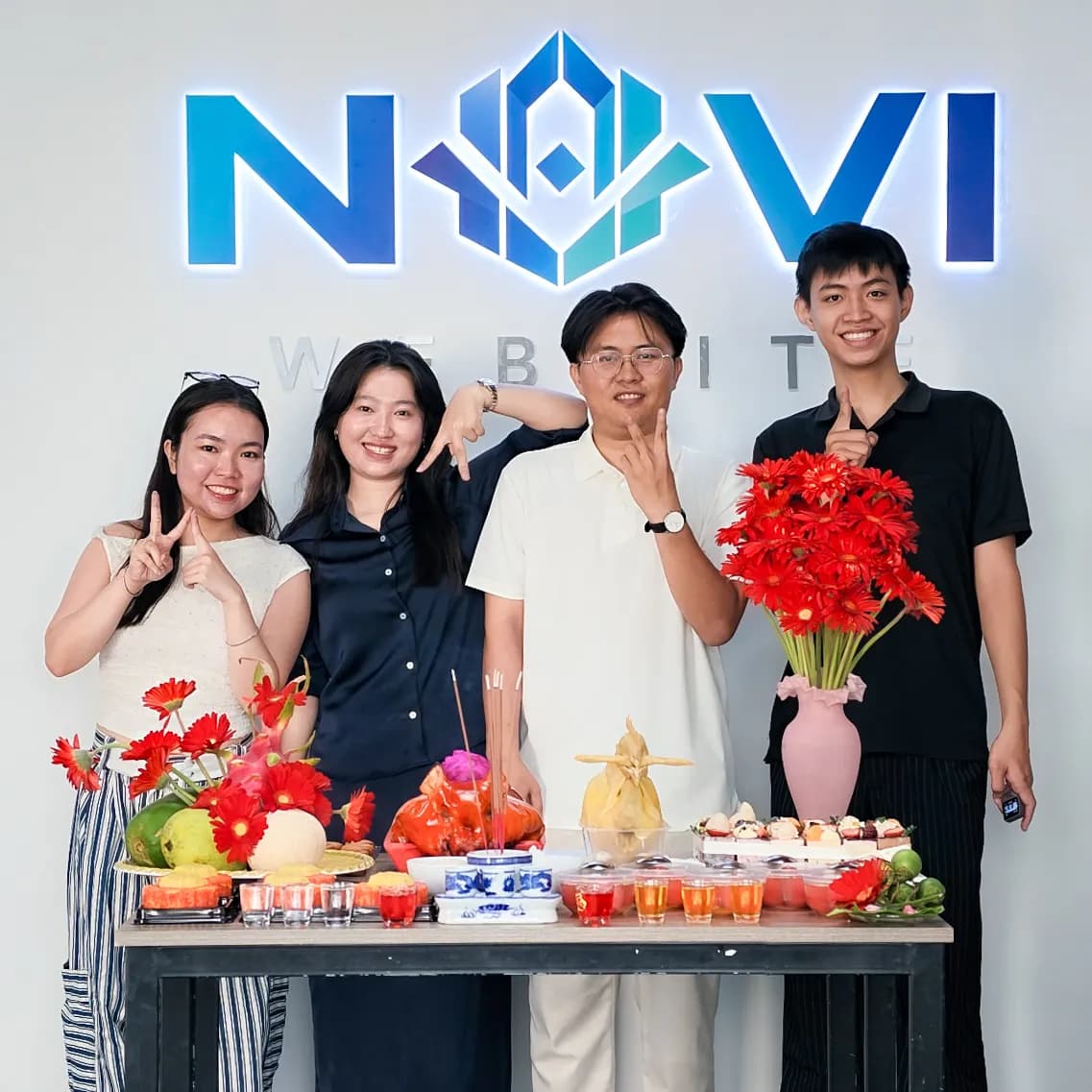 Thành viên NAVI Website trong ngày khai trương
